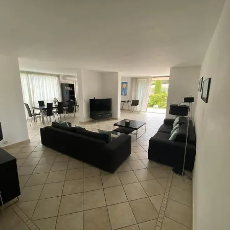 Apartment Appartement Spacieux Le Village, Royal Golf Mougins Mougins